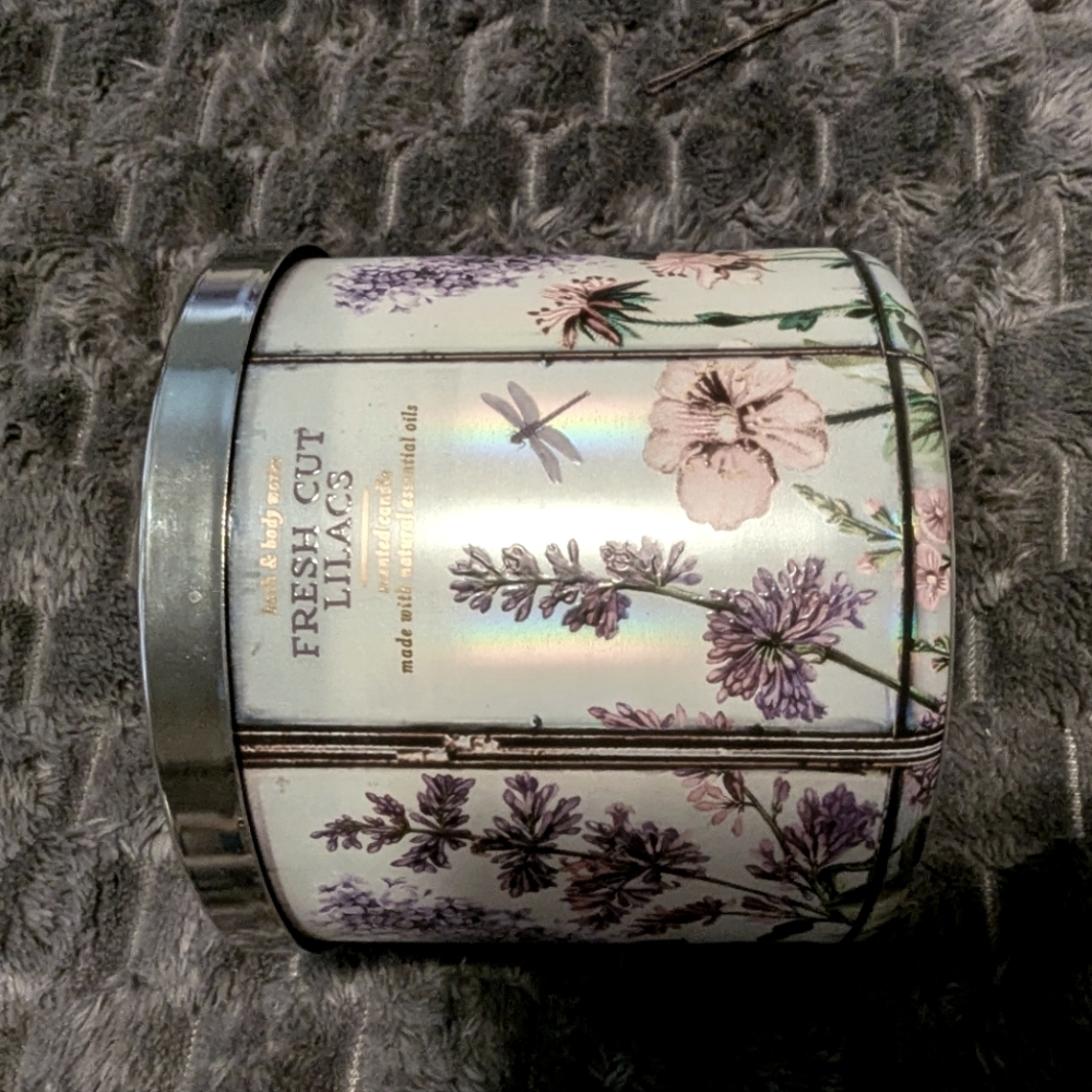 Bath & Body Works 3-Wick Fresh Cut Lilacs Candle